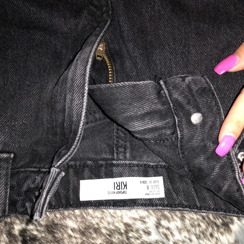 USA SIZE 4 TOPSHOP SHORTS BRAND NEW